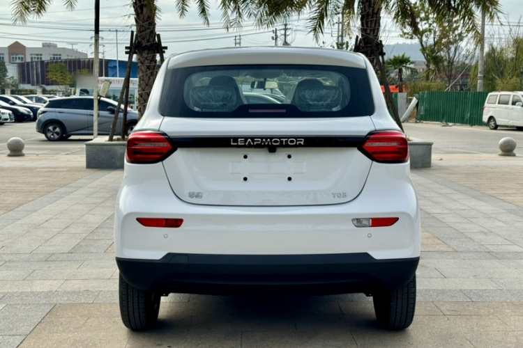 零跑汽车 零跑T03 2025款 310舒享版车身外观6005