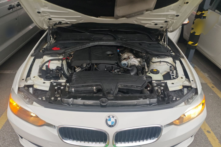 宝马3系 2013款 316i 进取型局部细节24