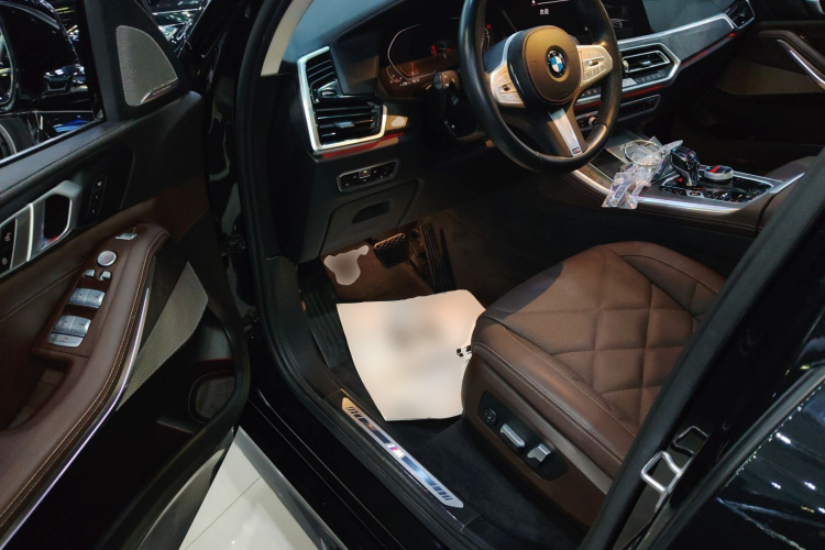 宝马X5 2022款 改款 xDrive 30Li 尊享型M运动套装中控内饰20