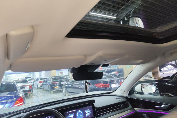 红旗HS5 2022款 改款 2.0T 智联旗享版中控内饰22