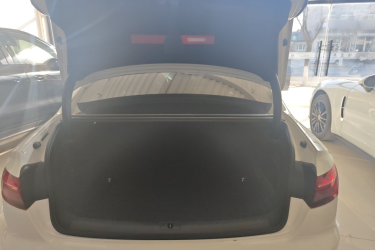 奥迪A4L 2023款 40 TFSI 时尚动感型机舱底盘23