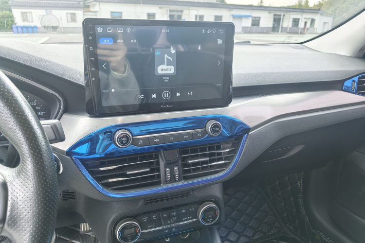 福特 福克斯 2020款 三厢 EcoBoost 180 自动锋耀型中控内饰7007