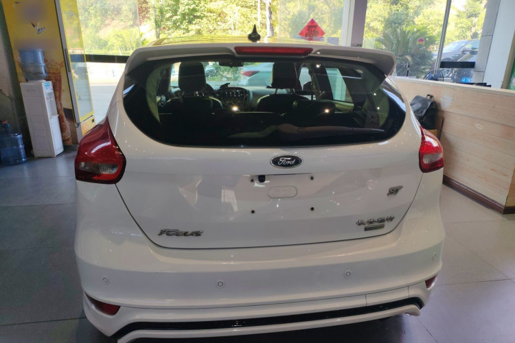 福特 福克斯 2017款 1.5T CTCC 白黑限量版车身外观6