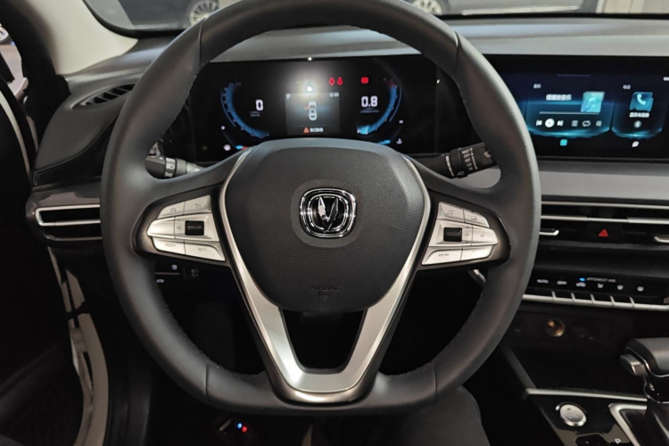 长安 逸动 2020款 PLUS 百万版 1.6L GDI CVT豪华型中控内饰13