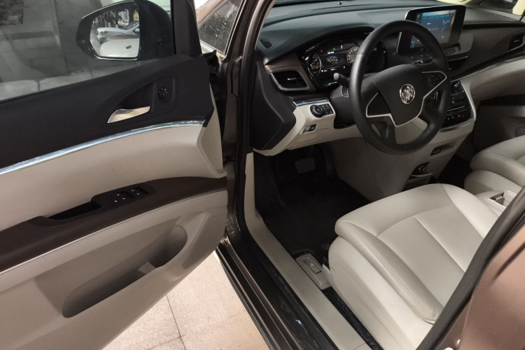 别克GL8 2023款 陆上公务舱 舒适型中控内饰20