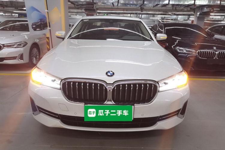 宝马5系 2022款 改款二 525Li 豪华套装车身外观2