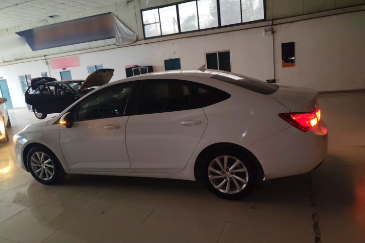 别克 威朗 2017款 三厢 15S 自动进取型车身外观4