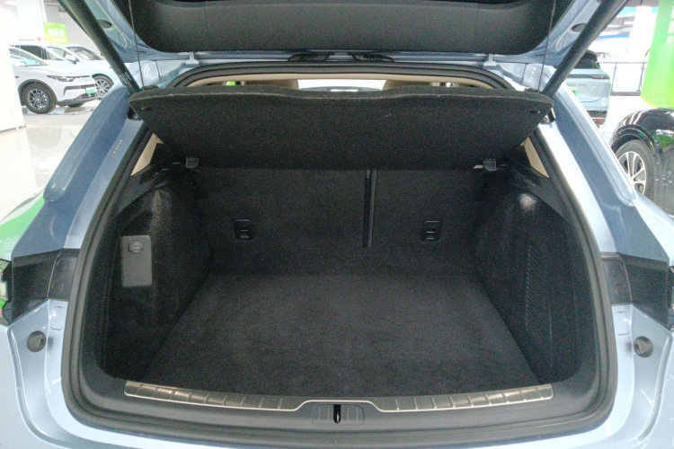 鸿蒙智行 问界M5 2023款 增程后驱标准版机舱底盘23