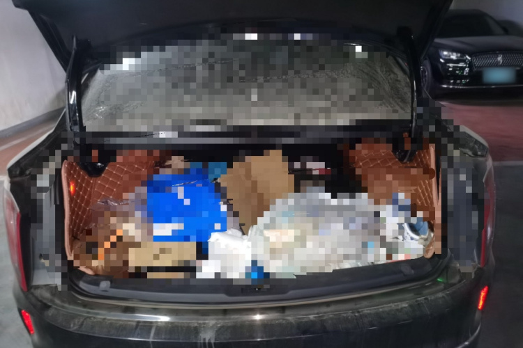 红旗E-QM5 2023款 改款 基础出行版中控内饰23