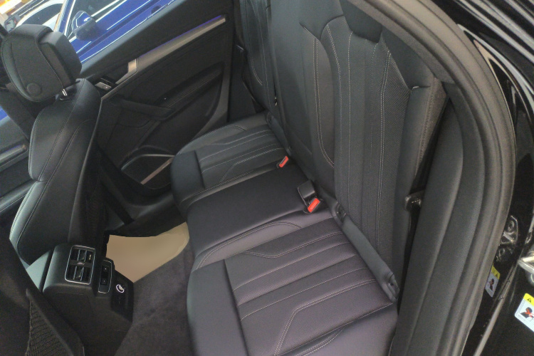 奥迪Q5L 2025款 45周年典藏版 45 TFSI 豪华动感型中控内饰21