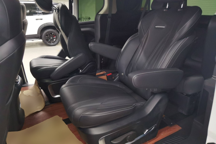 上汽大通MAXUS 大通G20 2021款 改款 PLUS 2.0T 汽油自动豪华版中控内饰7004