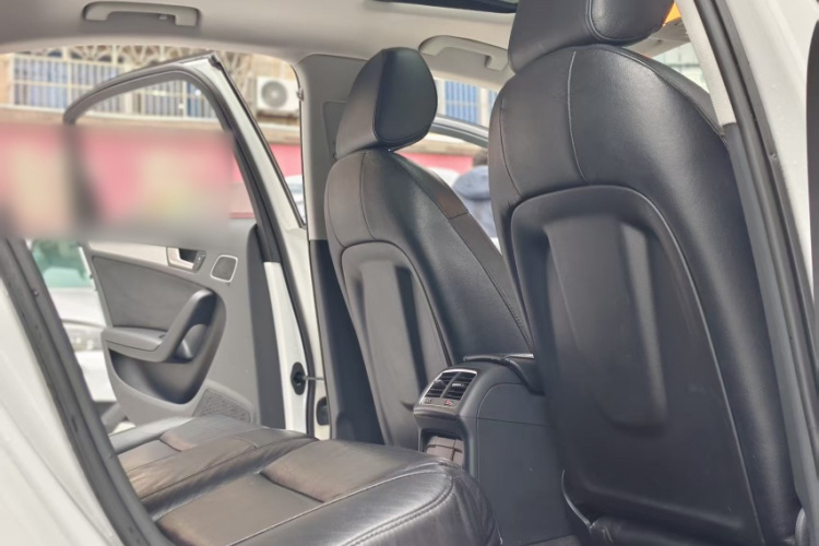 奥迪A4L 2013款 35 TFSI 自动标准型中控内饰7008