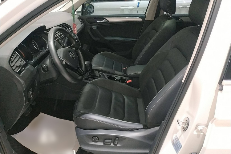 大众 途观L 2018款 330TSI 自动两驱豪华版中控内饰19