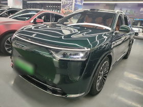 鸿蒙智行 问界M8 2025款 增程 Ultra版 53.4kWh 6座版