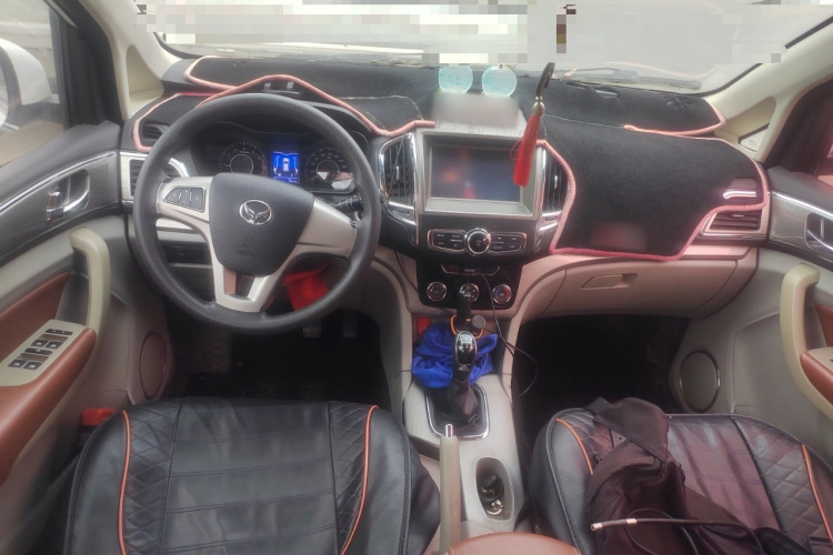 北汽幻速H3 2016款 H3F 1.5L 手动尊贵型中控内饰12