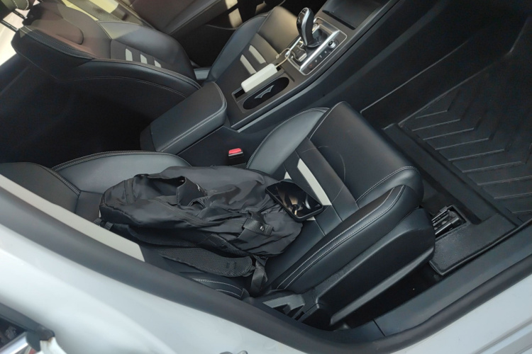 比亚迪 秦Pro 2020款 超越版 1.5TI 自动旗舰型局部细节41