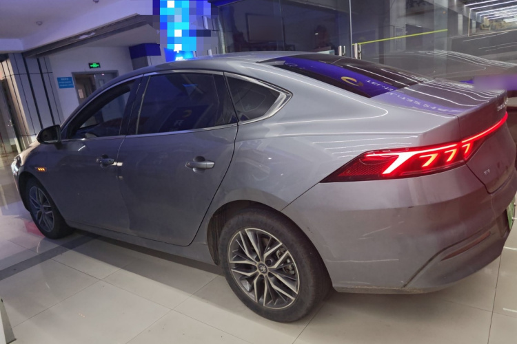 比亚迪 秦PLUS 2024款 荣耀版 EV 510KM领先型车身外观4