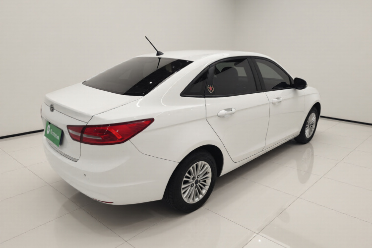 福特 福睿斯 2017款 改款 1.5L 自动舒适型车身外观7