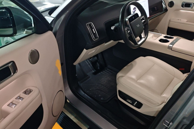理想汽车 理想L7 2023款 Max中控内饰7003