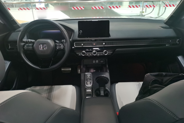 本田 思域 2023款 HATCHBACK 2.0L e:HEV 极控版中控内饰12
