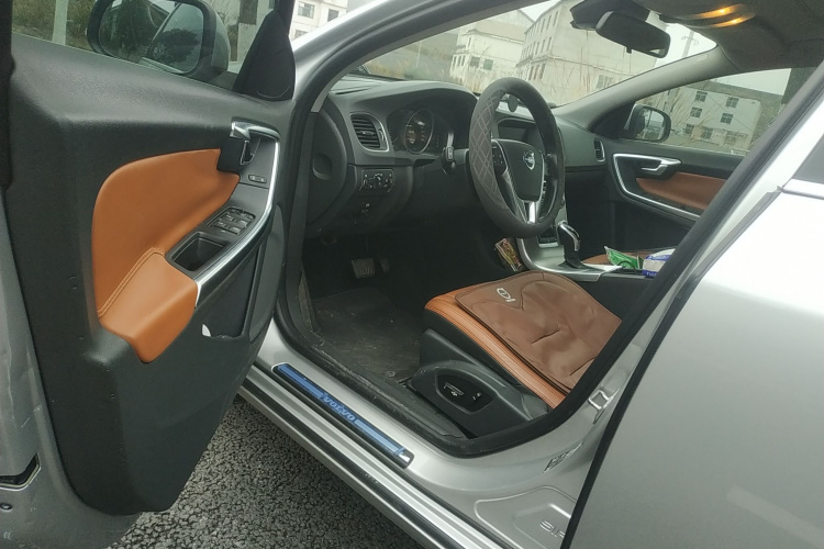 沃尔沃S60 2014款 S60L 2.0T 智远版中控内饰20