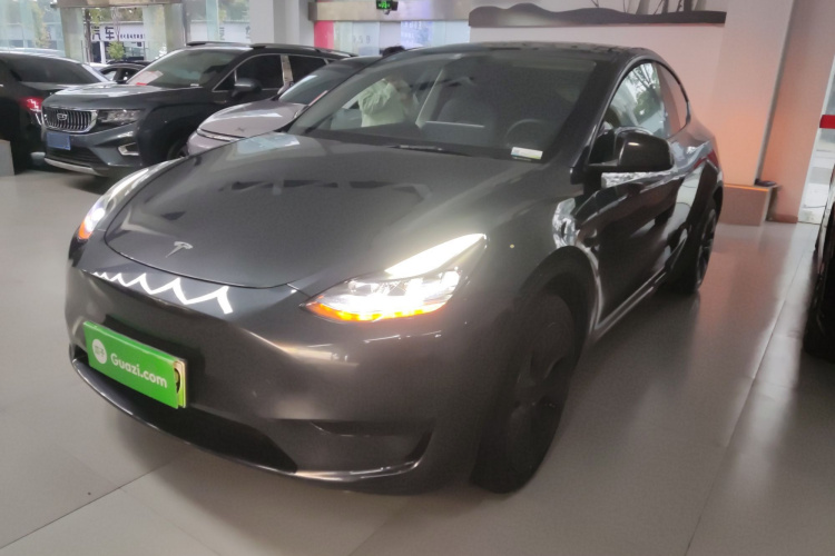 特斯拉 Model Y 2024款 后轮驱动版车身外观1
