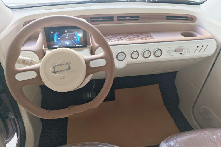 奔腾小马 2026款 222km 闪耀马中控内饰12