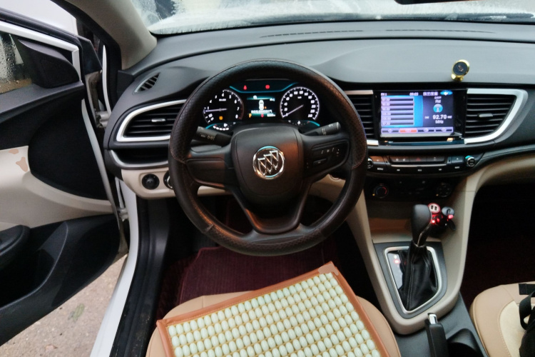 别克 英朗 2016款 15N 自动精英型中控内饰13