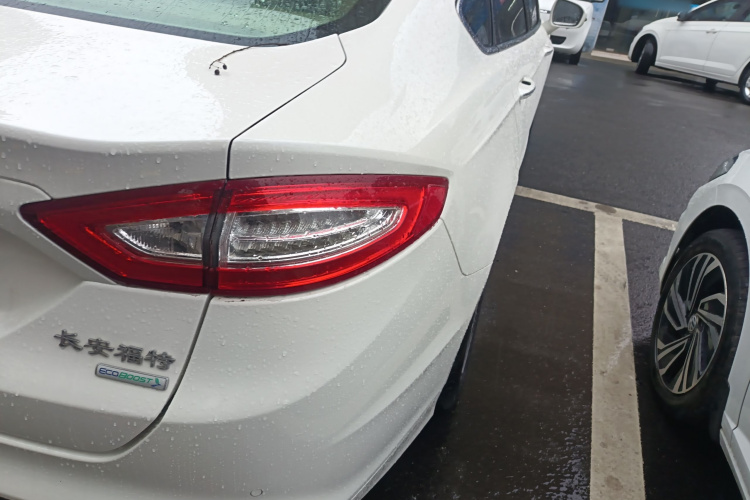 福特 蒙迪欧 2013款 2.0L GTDi200豪华型车身外观9