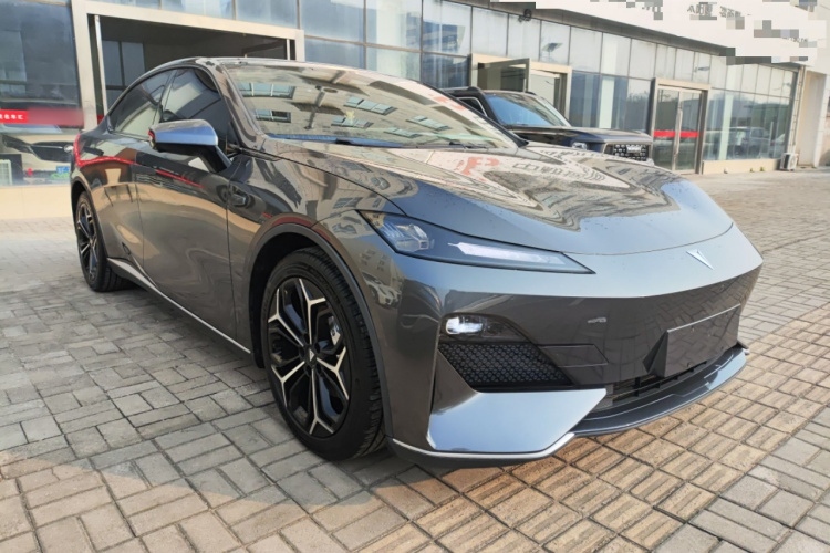 深蓝汽车 深蓝SL03 2023款 135Plus增程版车身外观3