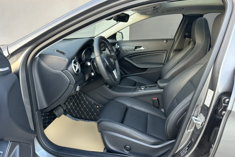 奔驰GLA 2016款 GLA 220 4MATIC 时尚型局部细节19