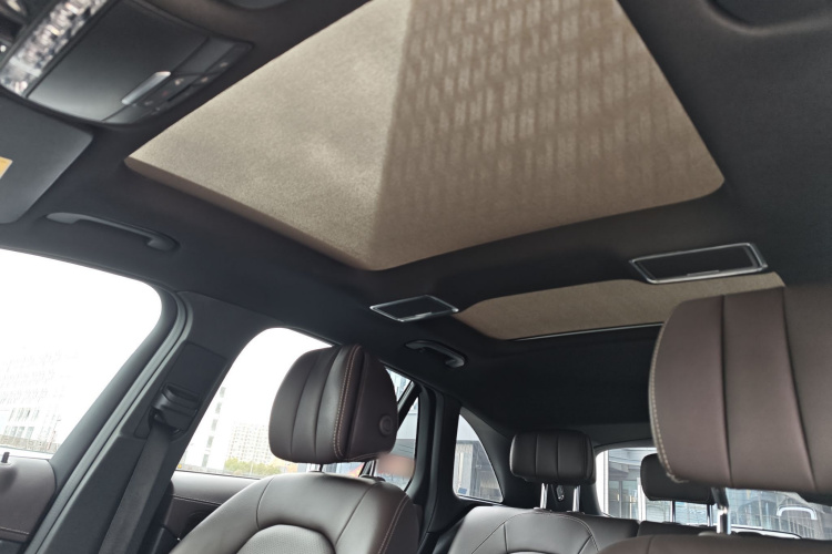 奔驰GLC 2019款 GLC 260 L 4MATIC 动感型中控内饰7012