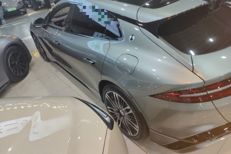 腾势Z9GT 2024款 1100四驱Ultra版车身外观4