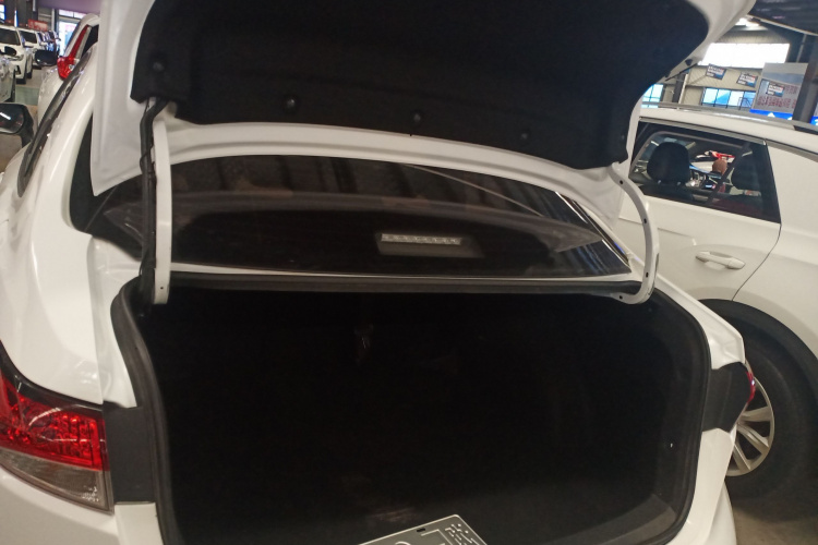 丰田 雷凌 2022款 TNGA 1.5L CVT进取版机舱底盘23