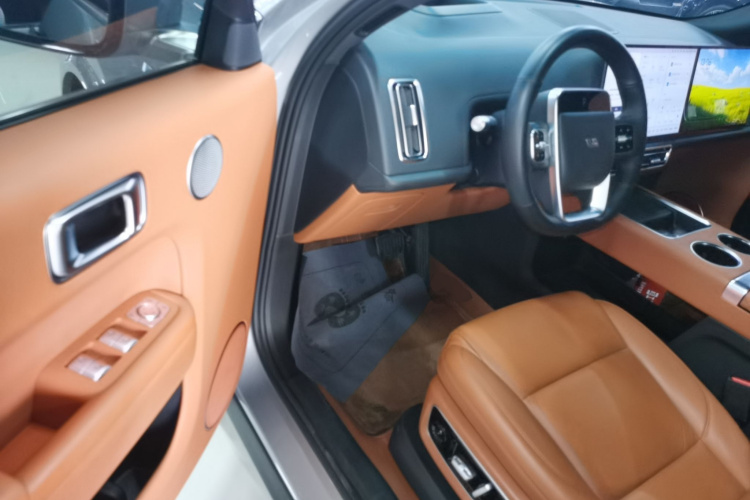 理想汽车 理想L9 2022款 Max中控内饰7003