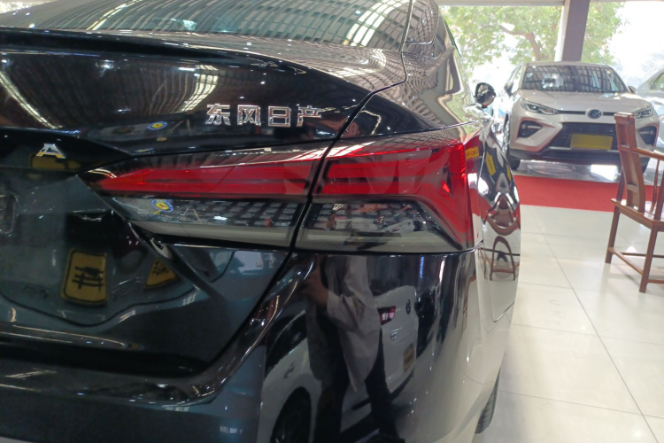 日产 天籁 2022款 2.0L XL-TLS 悦享版车身外观9