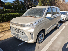 东风风光 风光380 2022款 1.5L 精典型客车 7座