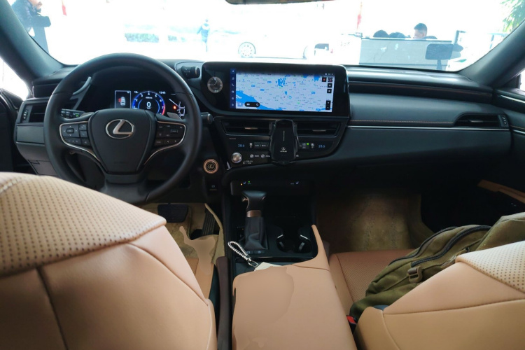 雷克萨斯ES 2023款 200 卓越版中控内饰12