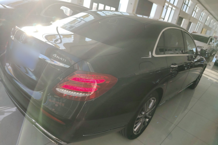 奔驰E级 2017款 E 200 L 4MATIC车身外观7