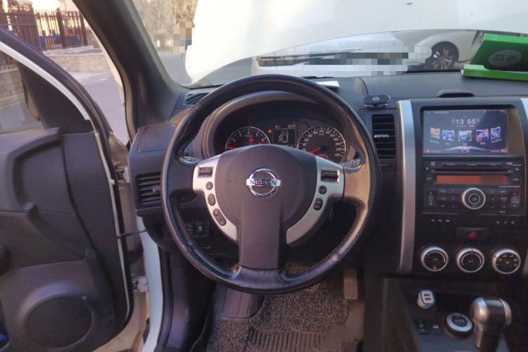 日产 奇骏 2012款 2.5L CVT豪华版 4WD局部细节13