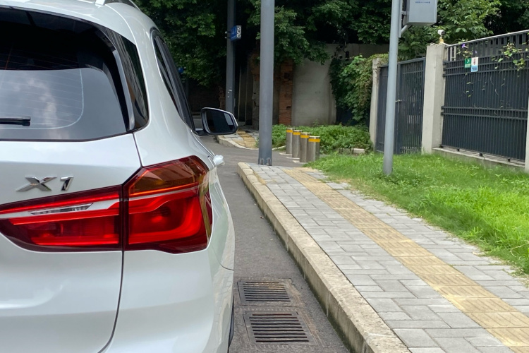 宝马X1 2018款 sDrive18Li 尊享型车身外观9