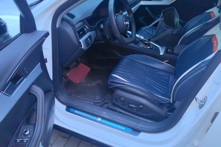 奥迪A4L 2022款 40 TFSI 时尚动感型中控内饰7003