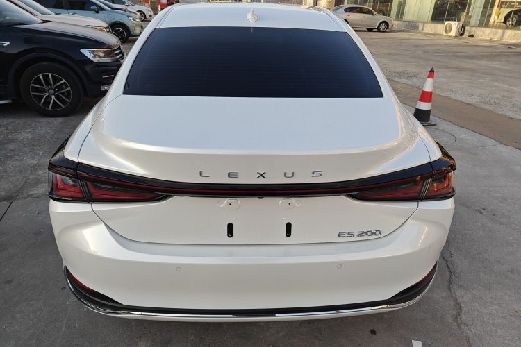 雷克萨斯ES 2025款 200 臻享版车身外观6