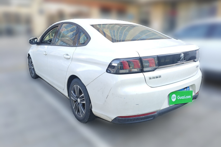 标致308 2016款 1.6L 手动时尚版车身外观5