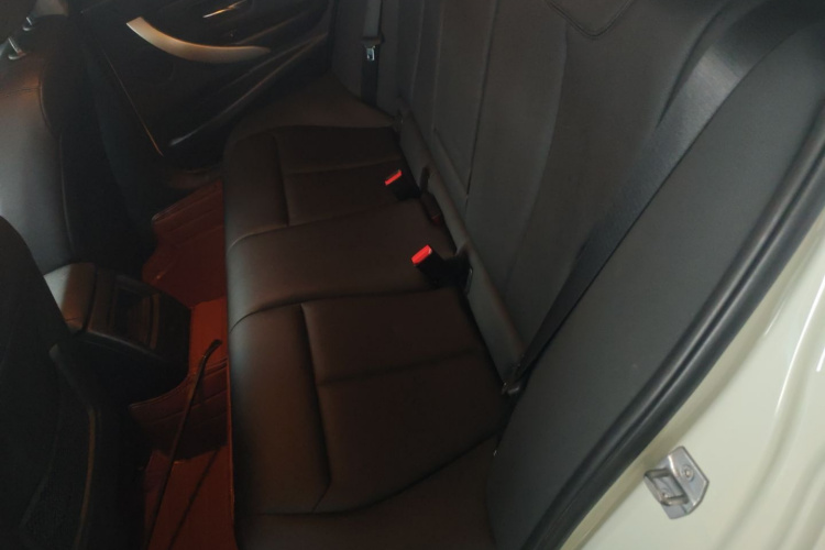 宝马3系 2013款 316i 进取型中控内饰7004