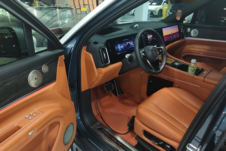 鸿蒙智行 问界M9 2024款 增程 Max版 52kWh 6座版中控内饰7003