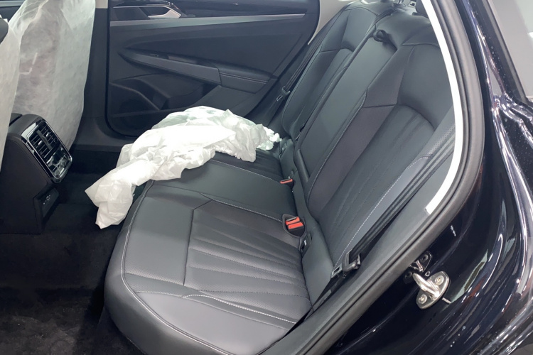 大众 帕萨特 2025款 出众款 330TSI 星空精英版中控内饰7001