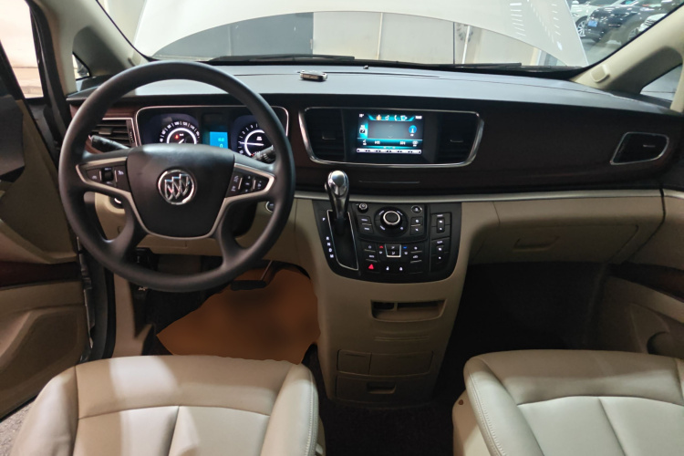 别克GL8 2017款 25S 舒适型 国V中控内饰12