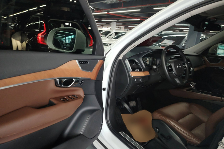 沃尔沃XC90 2019款 T6 智逸版 7座 国VI中控内饰7002