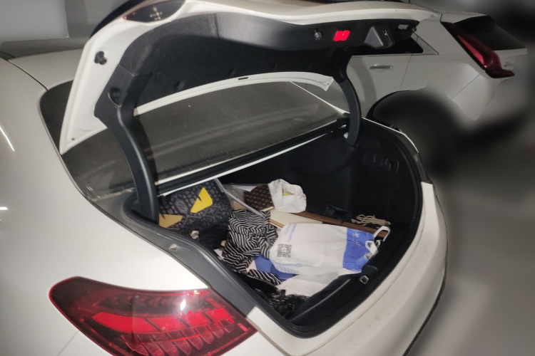 奔驰C级 2023款 C 260 L 皓夜运动版局部细节23